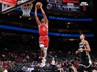 包含詹姆斯新星战术调整表现惊艳，快船未来可期！的词条