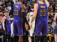 包含詹姆斯回归赛场，出色防守首场状态亮眼，湖人观众沸腾！的词条