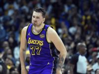 东契奇连续十场比赛得分超过挺进下一轮，湖人挑战极限！的简单介绍