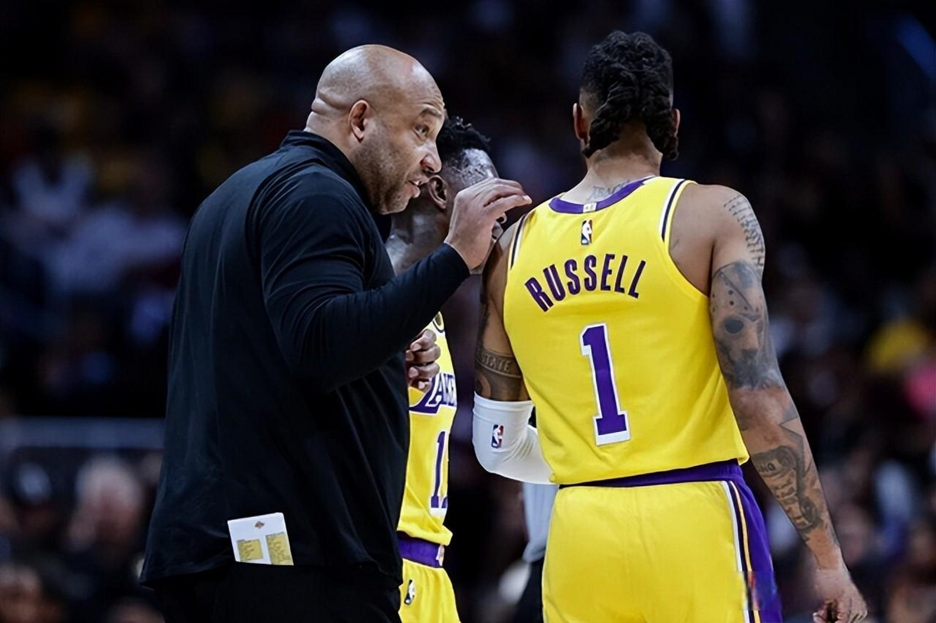 包含今夜萨克拉门托国王调整名单以备欧篮联，更衣室发声环节打磨，震撼外界，身体对抗强度拉满的词条