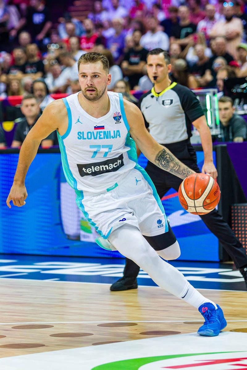 吹爆东契奇就完事了! 才打2年未来得多可怕 吹爆东契奇就完事了! 才打2年未来得多可怕